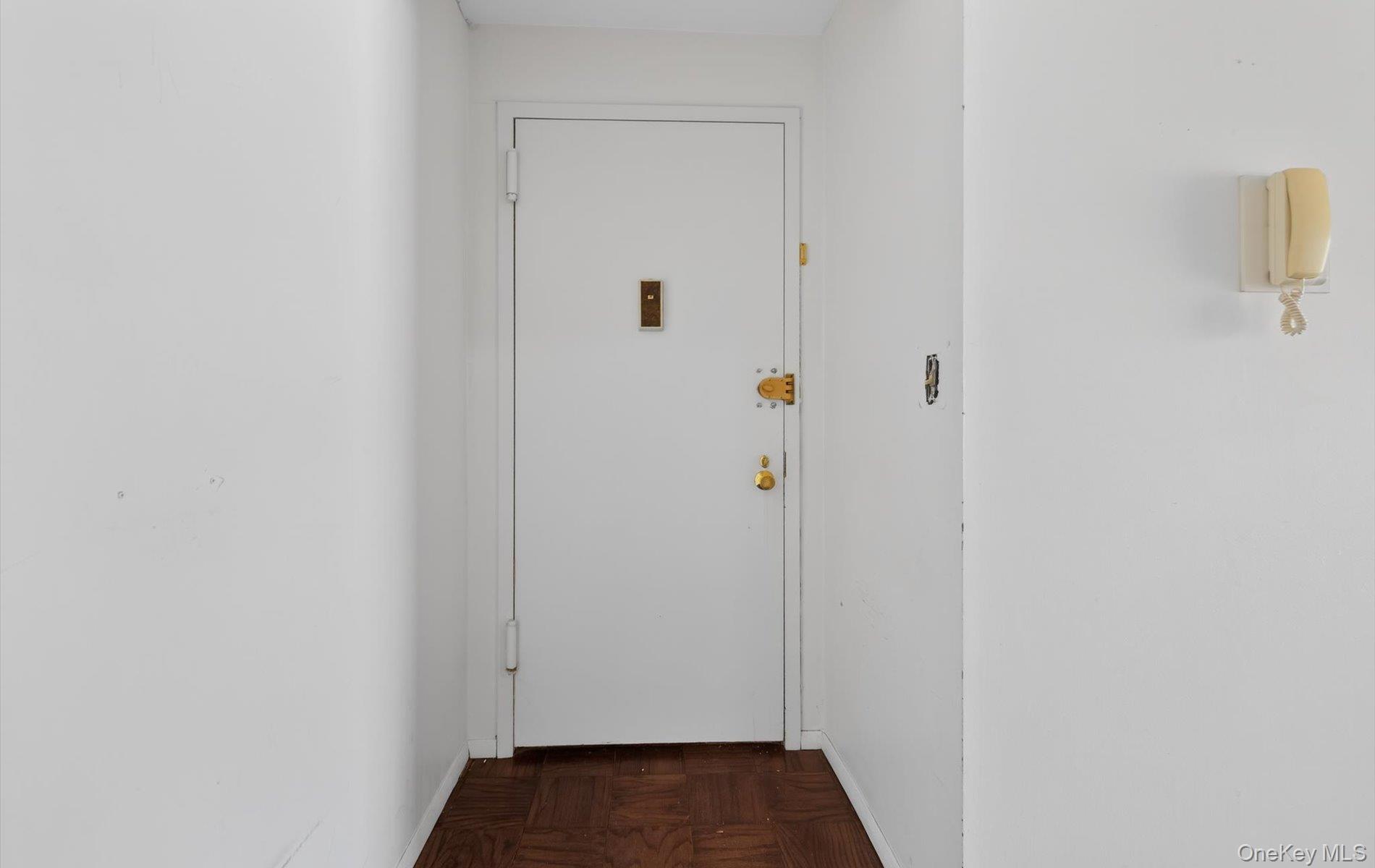 100 S Middle Neck Road # 305, Great Neck, NY 11021