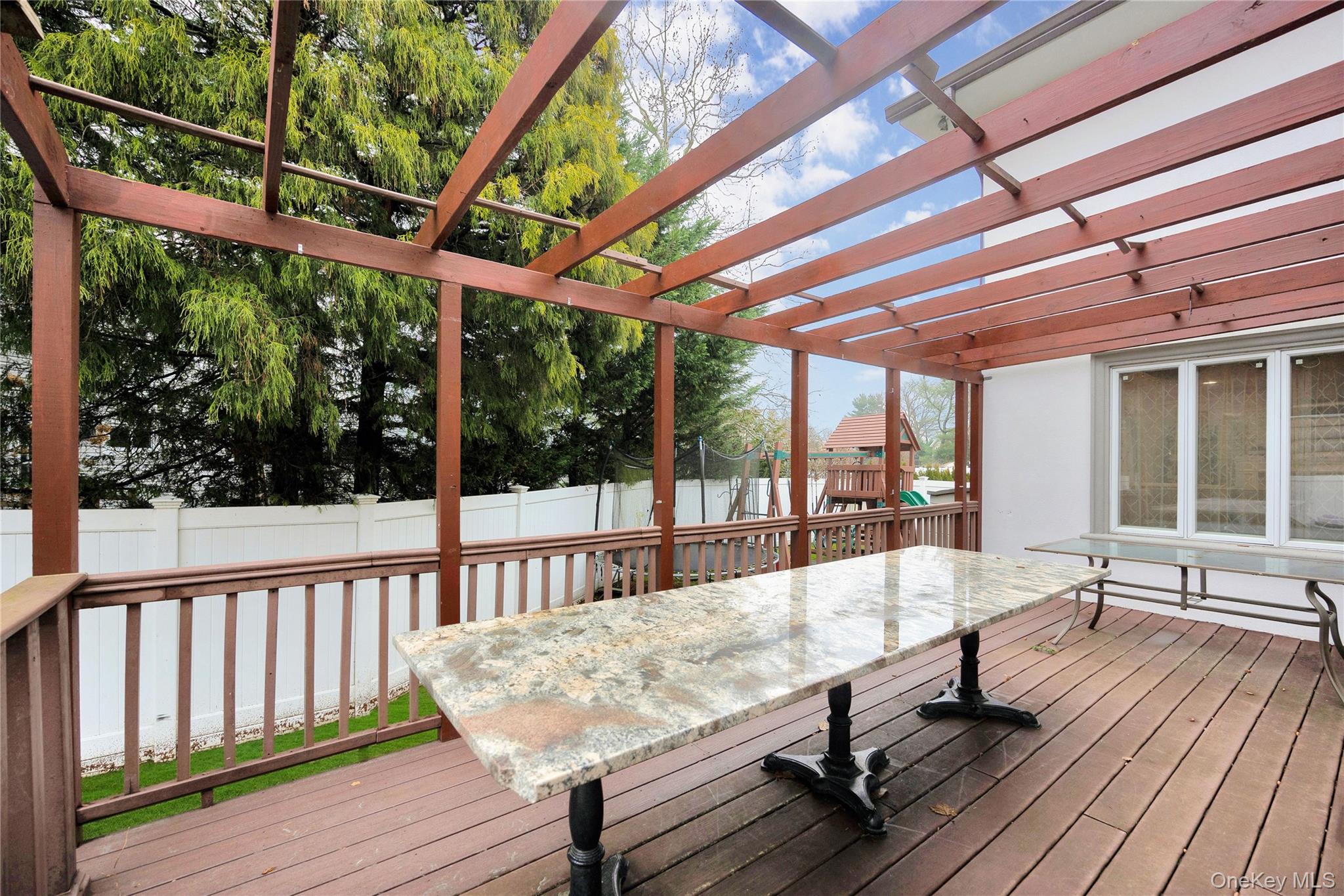 1013 SOUTH END, Woodmere, NY 11598