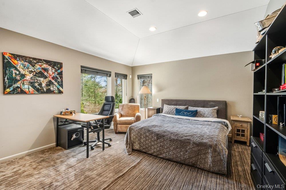 8 Forest Court, Syosset, NY 11791