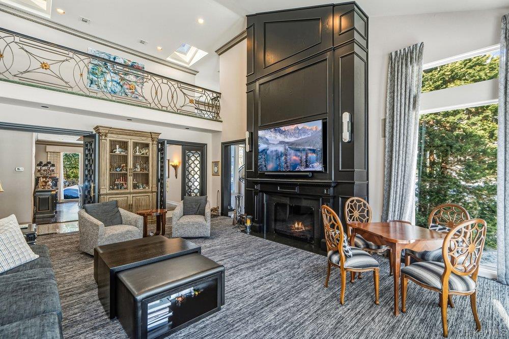 8 Forest Court, Syosset, NY 11791