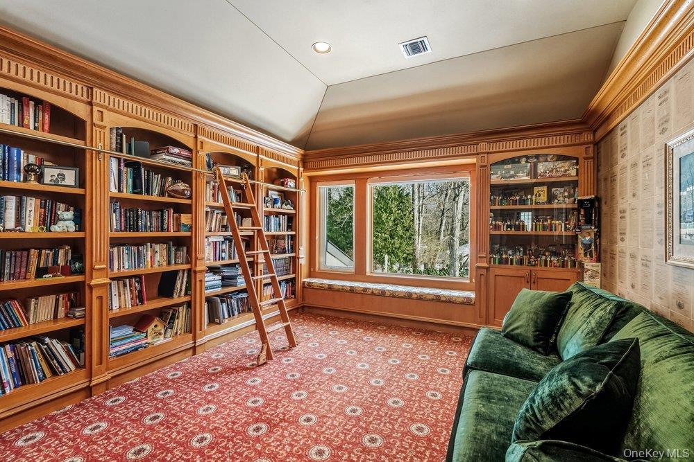 8 Forest Court, Syosset, NY 11791