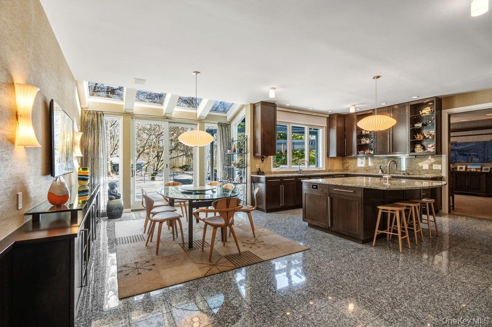 8 Forest Court, Syosset, NY 11791