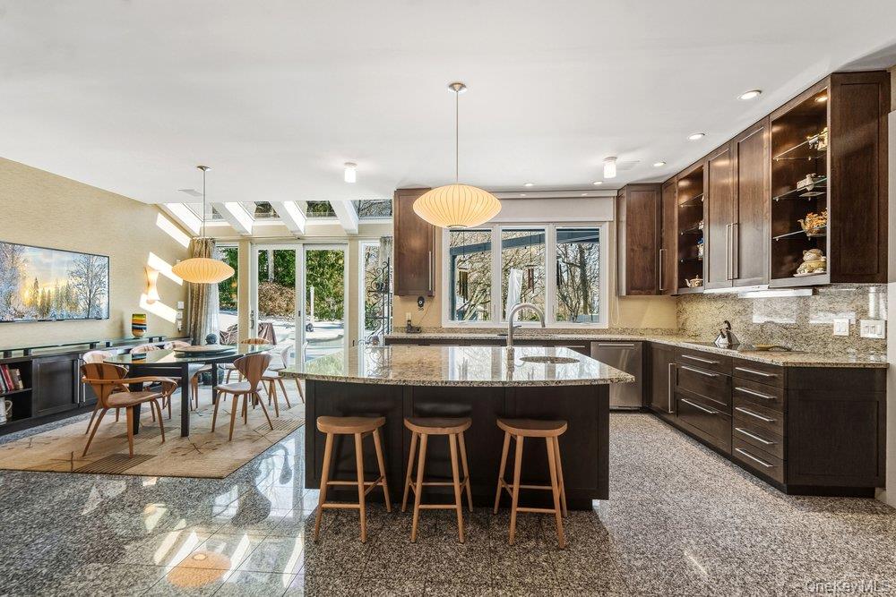 8 Forest Court, Syosset, NY 11791