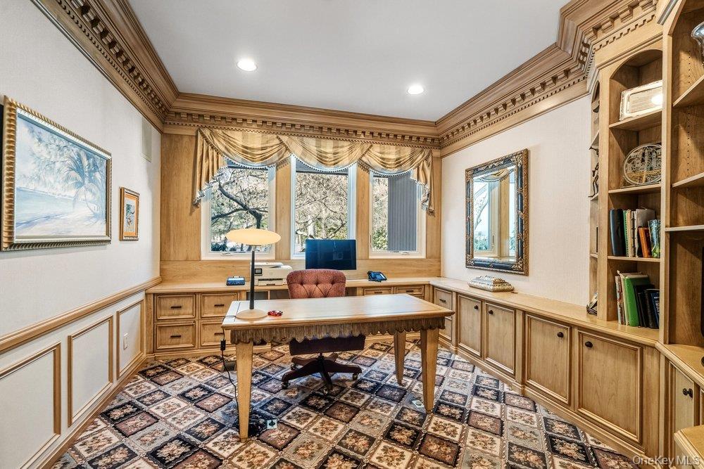 8 Forest Court, Syosset, NY 11791