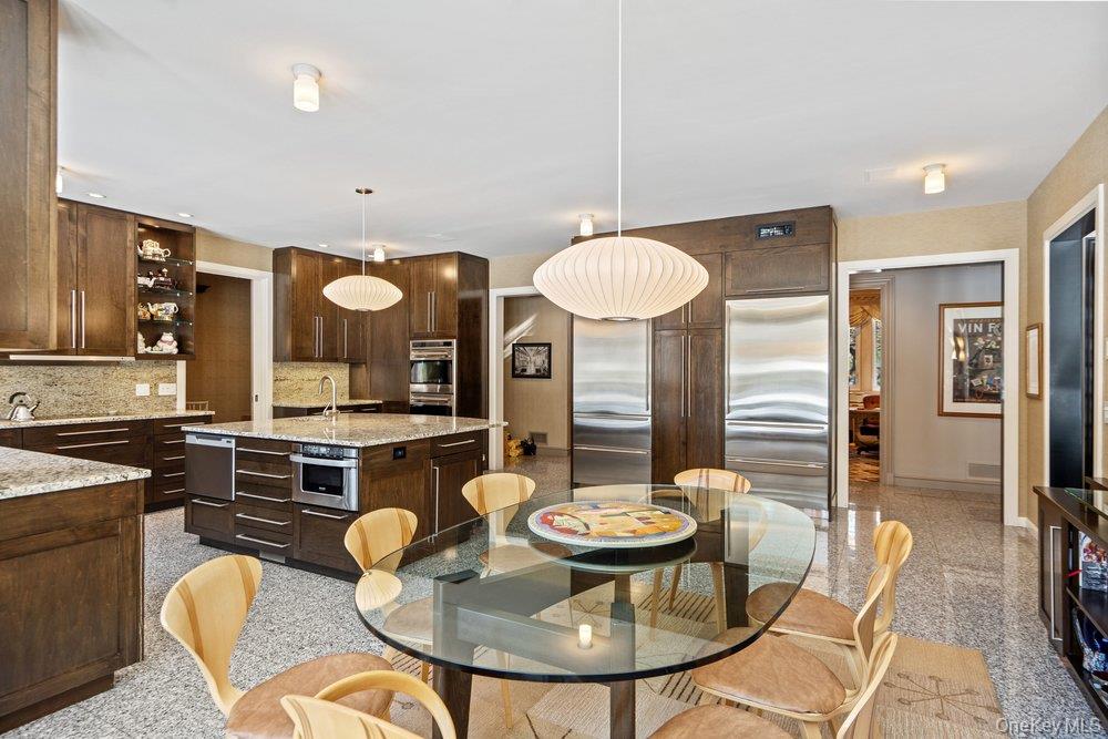 8 Forest Court, Syosset, NY 11791