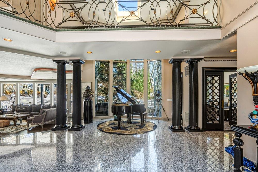 8 Forest Court, Syosset, NY 11791