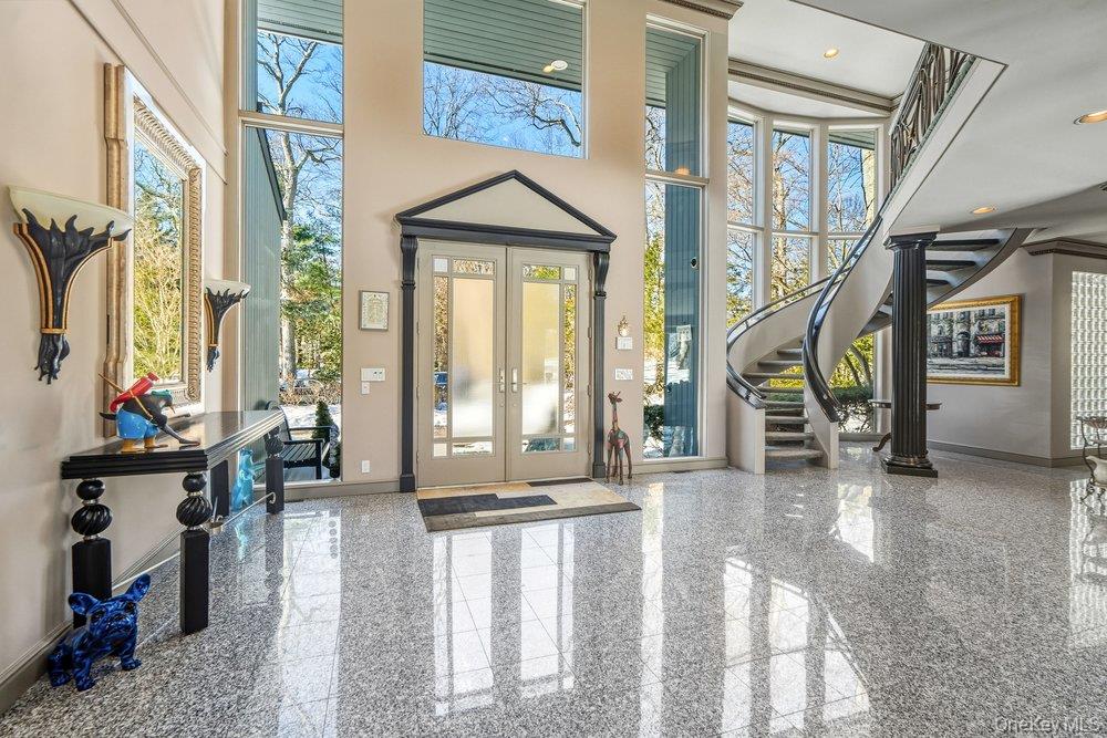 8 Forest Court, Syosset, NY 11791