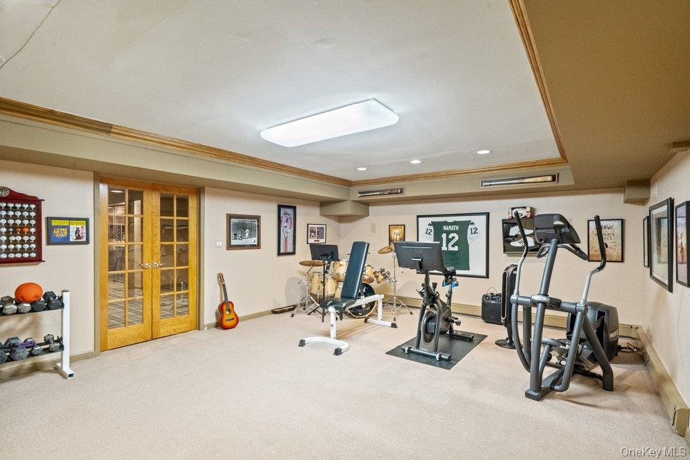 8 Forest Court, Syosset, NY 11791