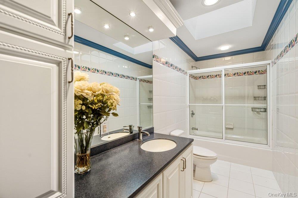 8 Forest Court, Syosset, NY 11791