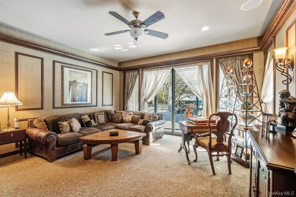 8 Forest Court, Syosset, NY 11791