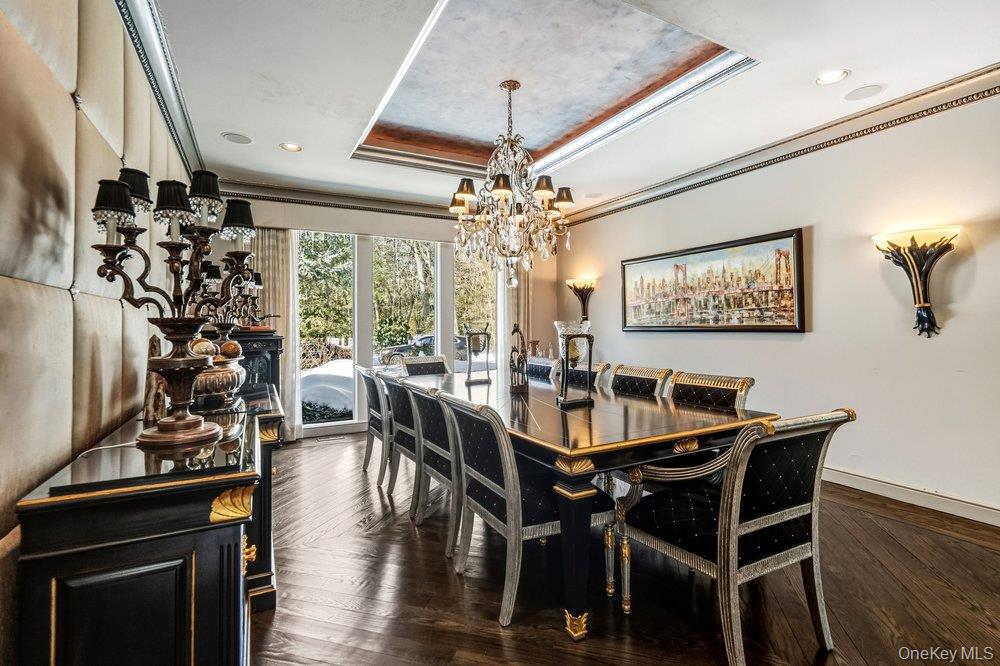 8 Forest Court, Syosset, NY 11791