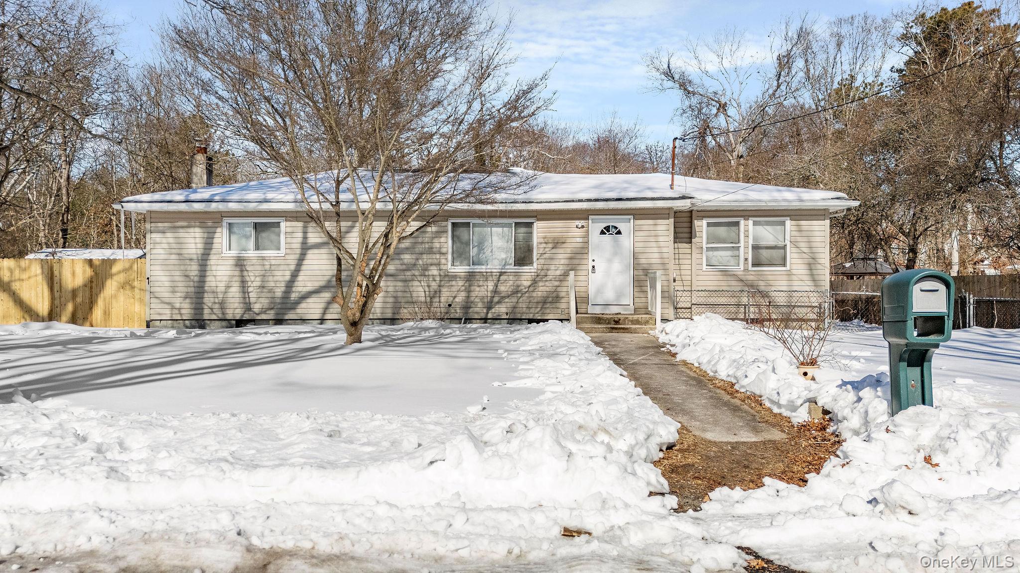 17 Nelson Place, Mastic, NY 11950