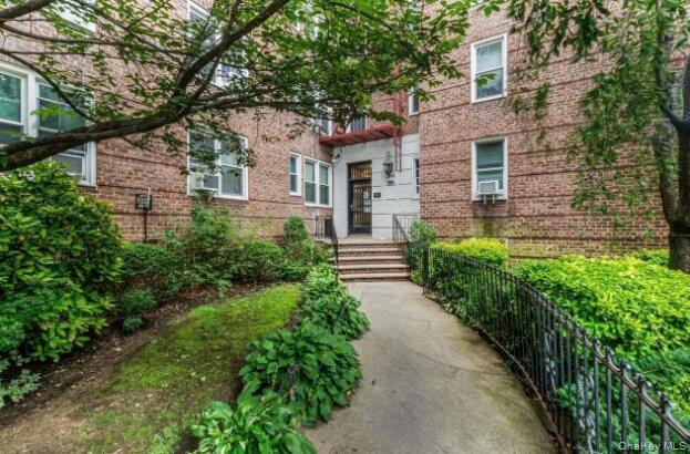 88-09 35th AVe # 2O, Jackson Heights, NY 11372