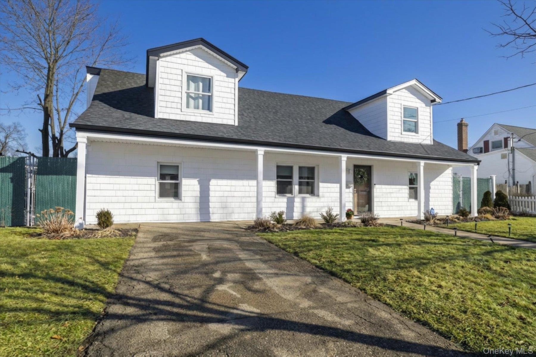 2125 North Drive, Seaford, NY 11783