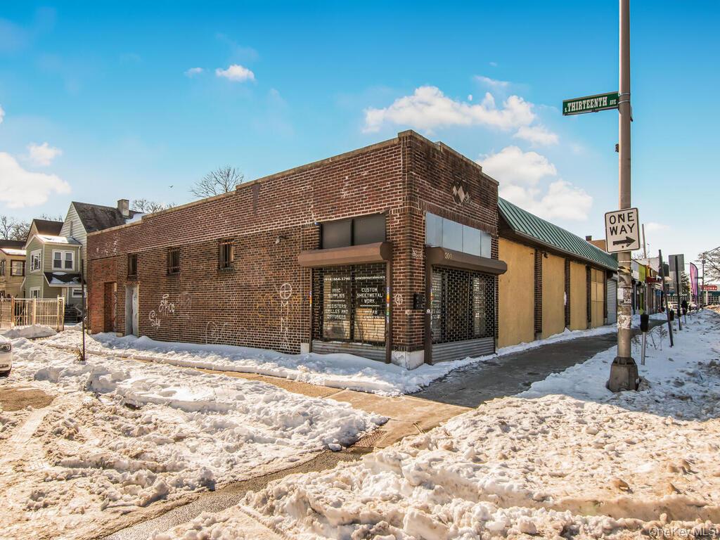 200 W 1st Street, Mount Vernon, NY 10550