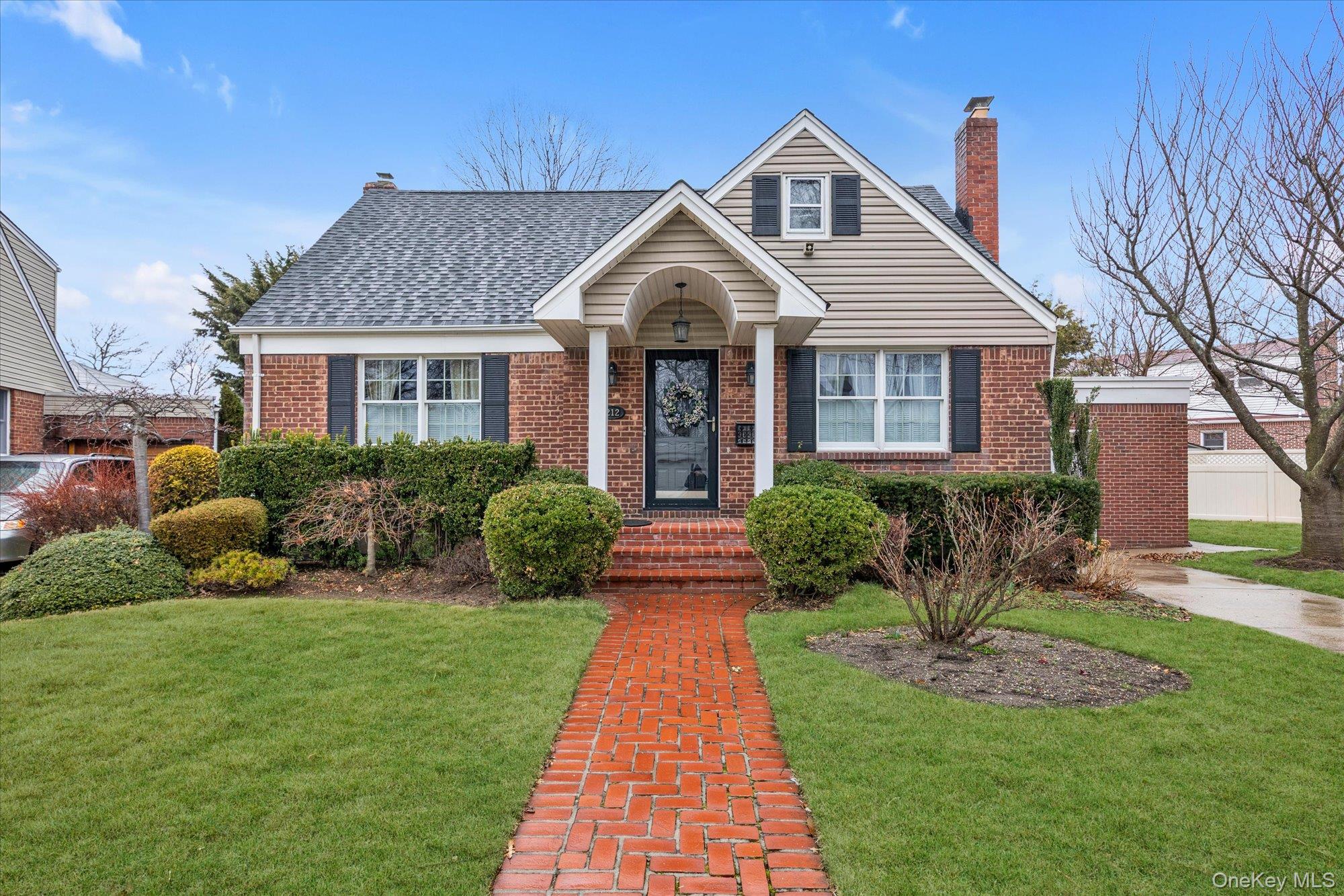 212 Wilton Street, New Hyde Park, NY 11040