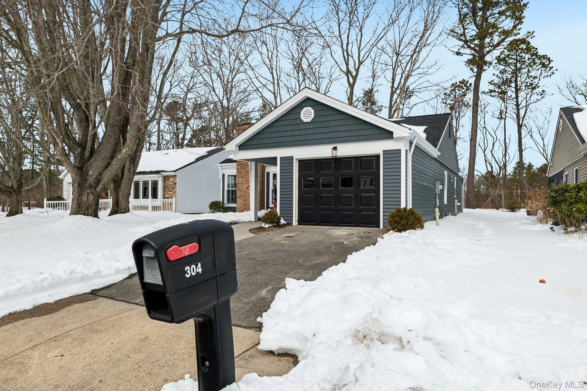304 Kingston Court, Ridge, NY 11961