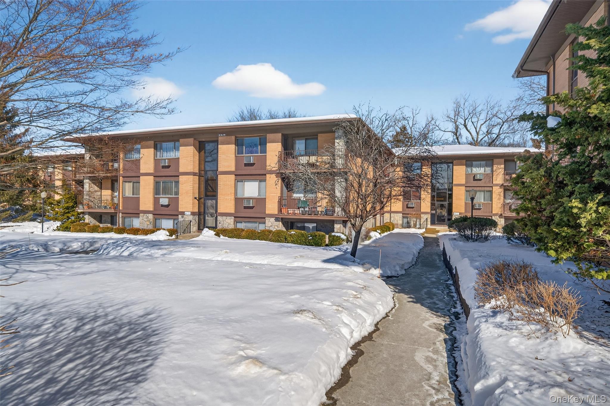 10 Oakwood Terrace # 67, New Windsor, NY 12553