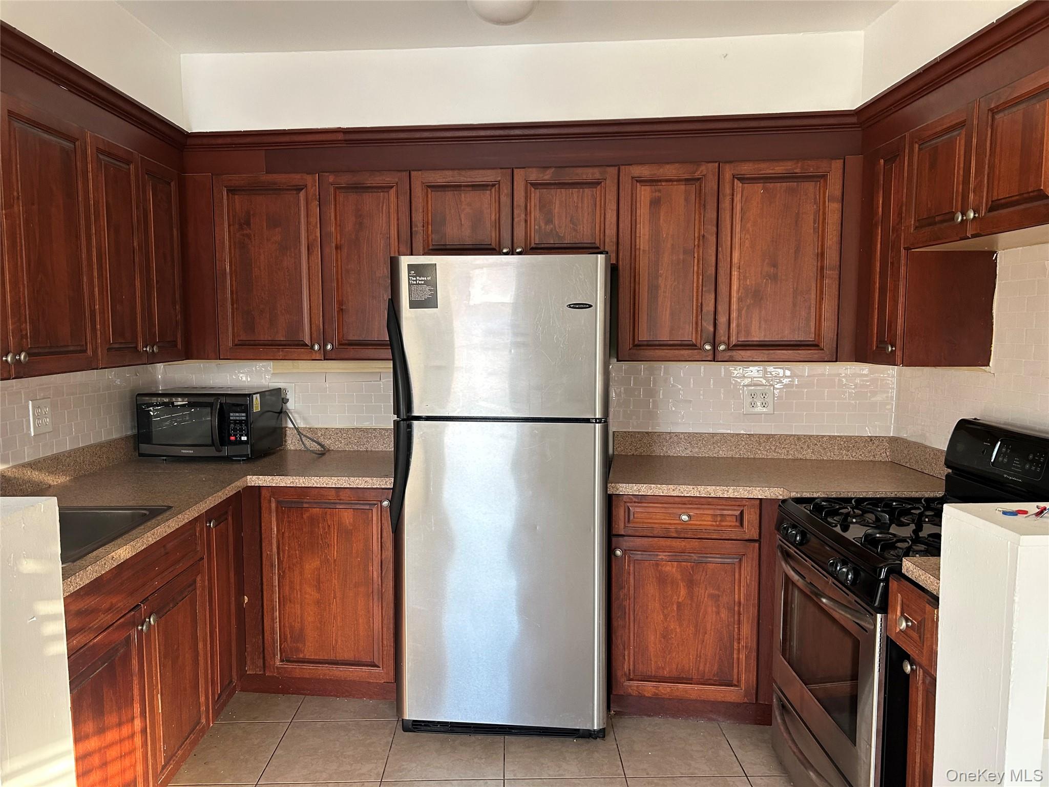 126 Deer Park Avenue # 3, Babylon, NY 11702