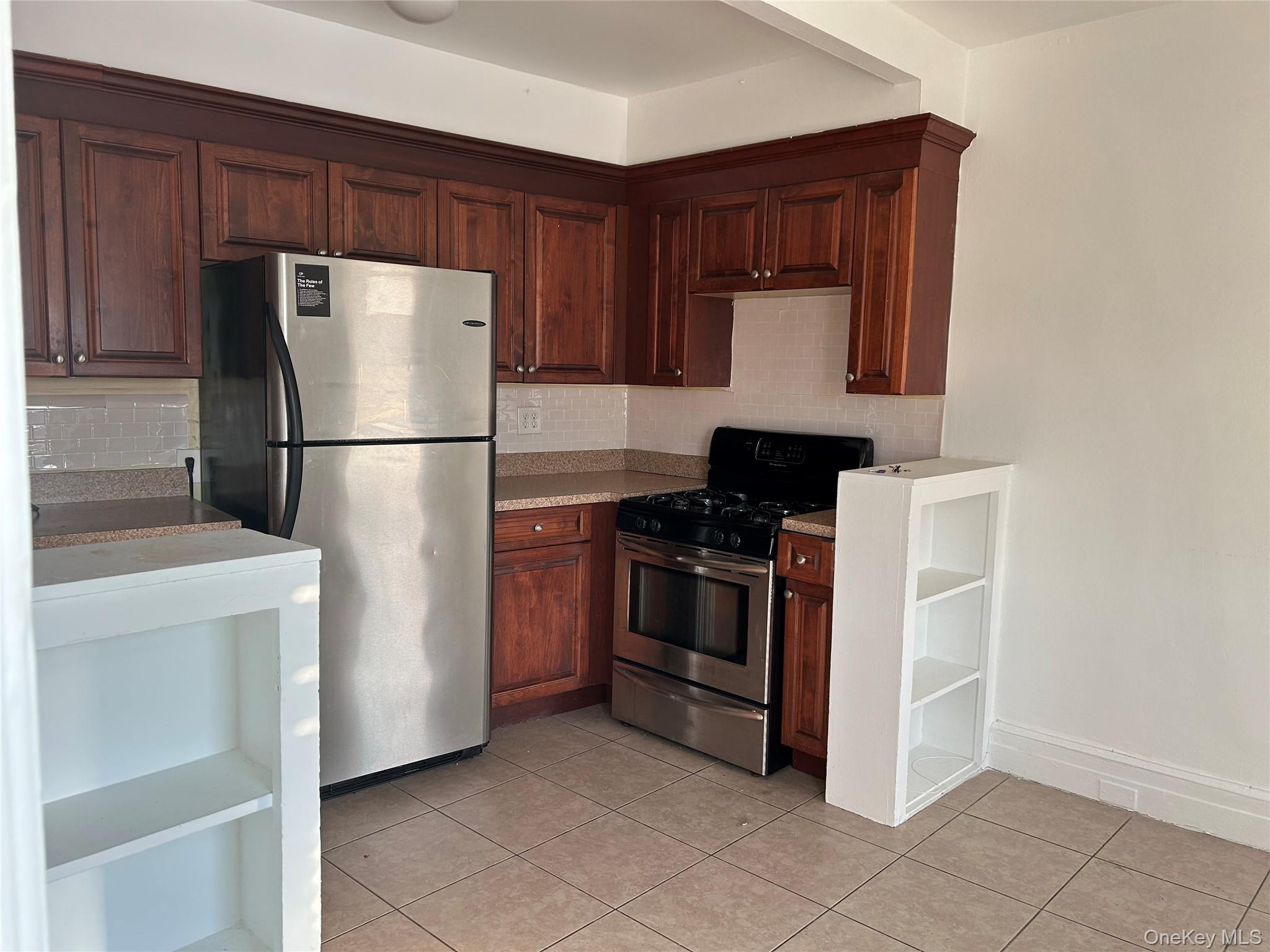 126 Deer Park Avenue # 3, Babylon, NY 11702