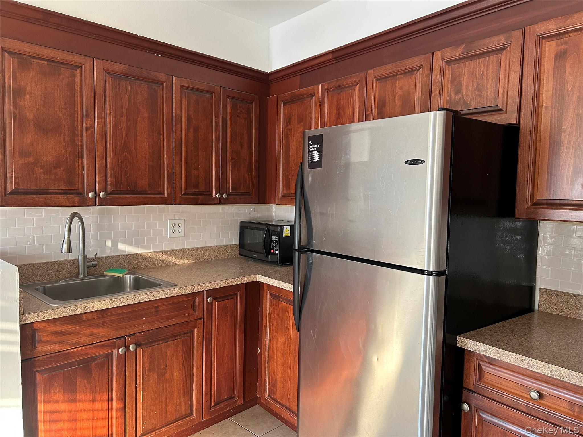 126 Deer Park Avenue # 3, Babylon, NY 11702