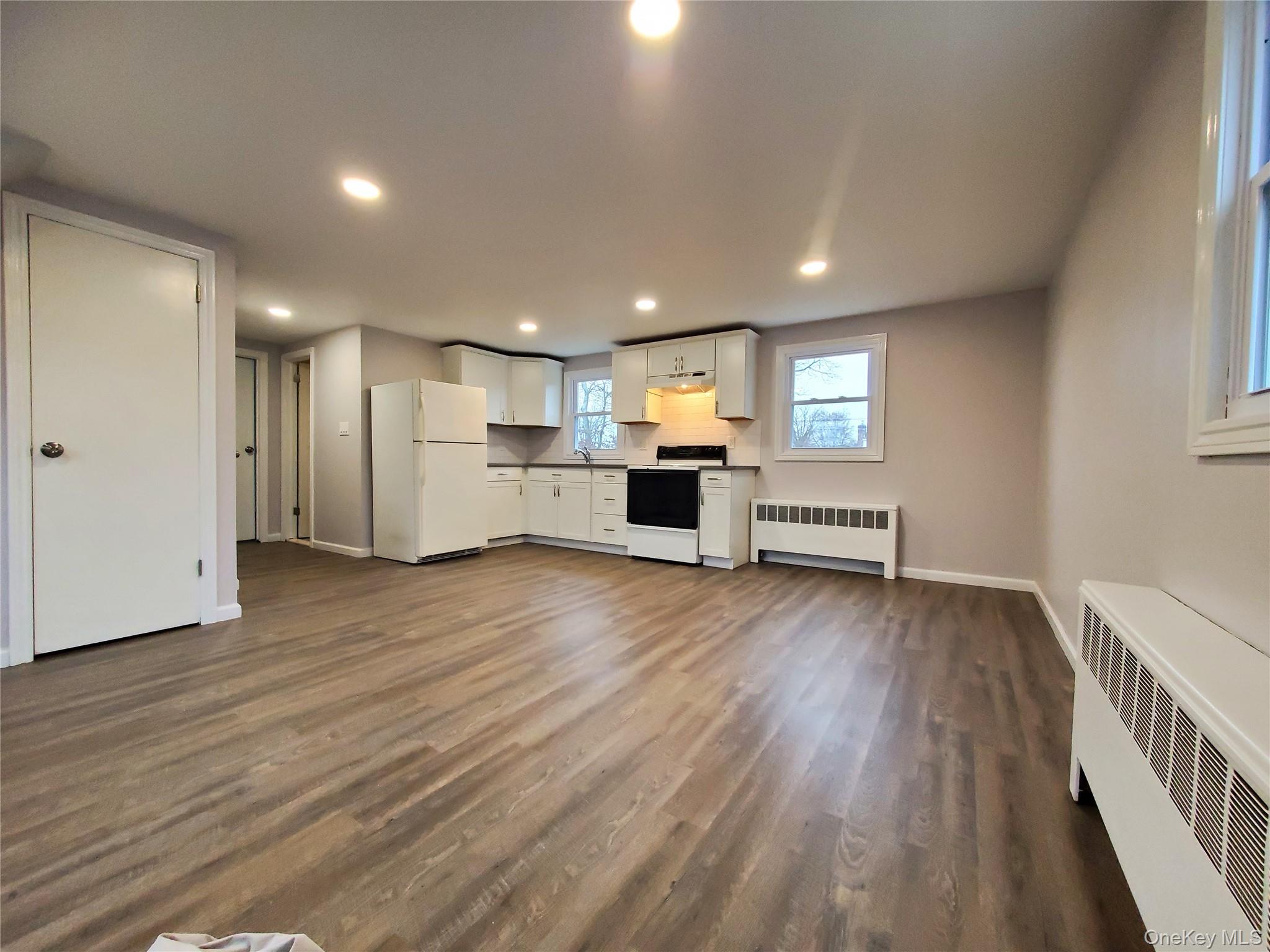 273 South 16th St, Lindenhurst, NY 11757