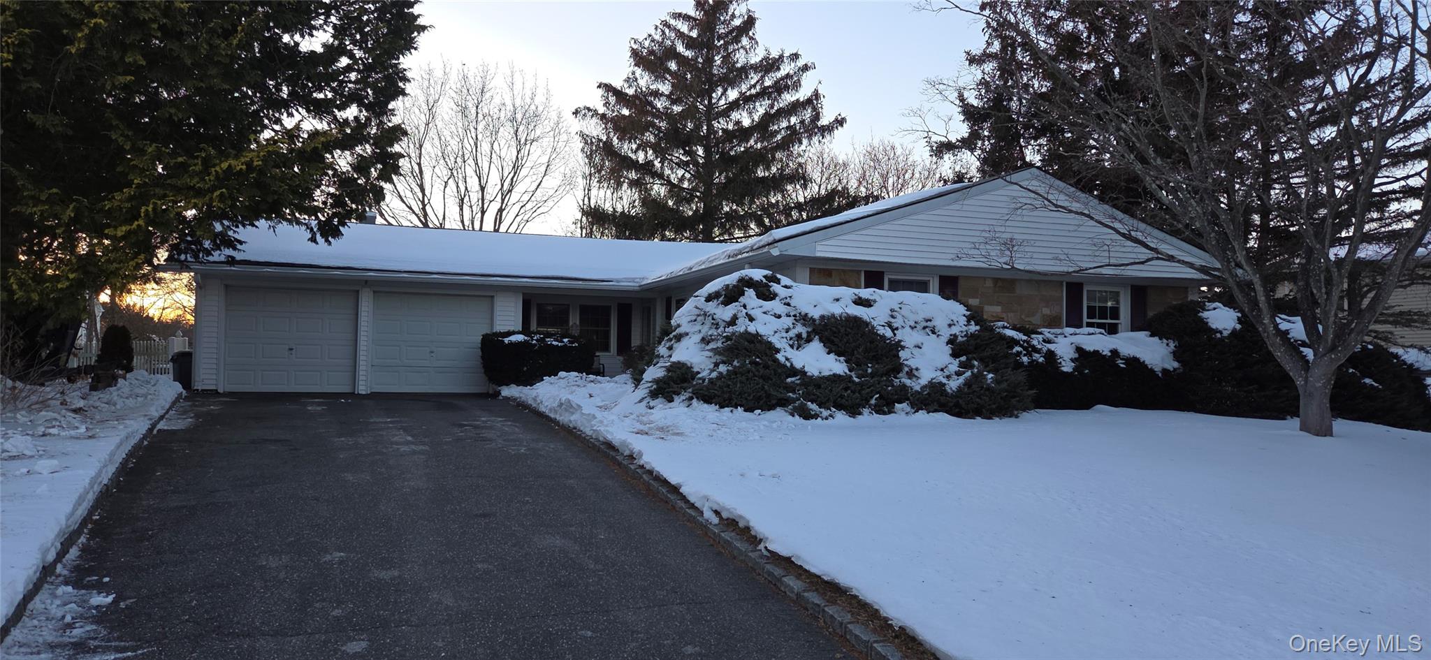 8 Royalston Lane, South Setauket, NY 11720