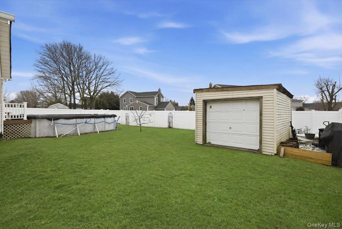 38 Bacon Lane, Babylon, NY 11702