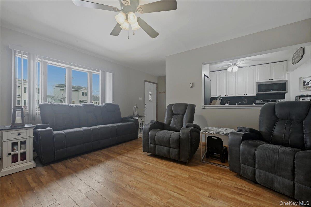 38 Bacon Lane, Babylon, NY 11702