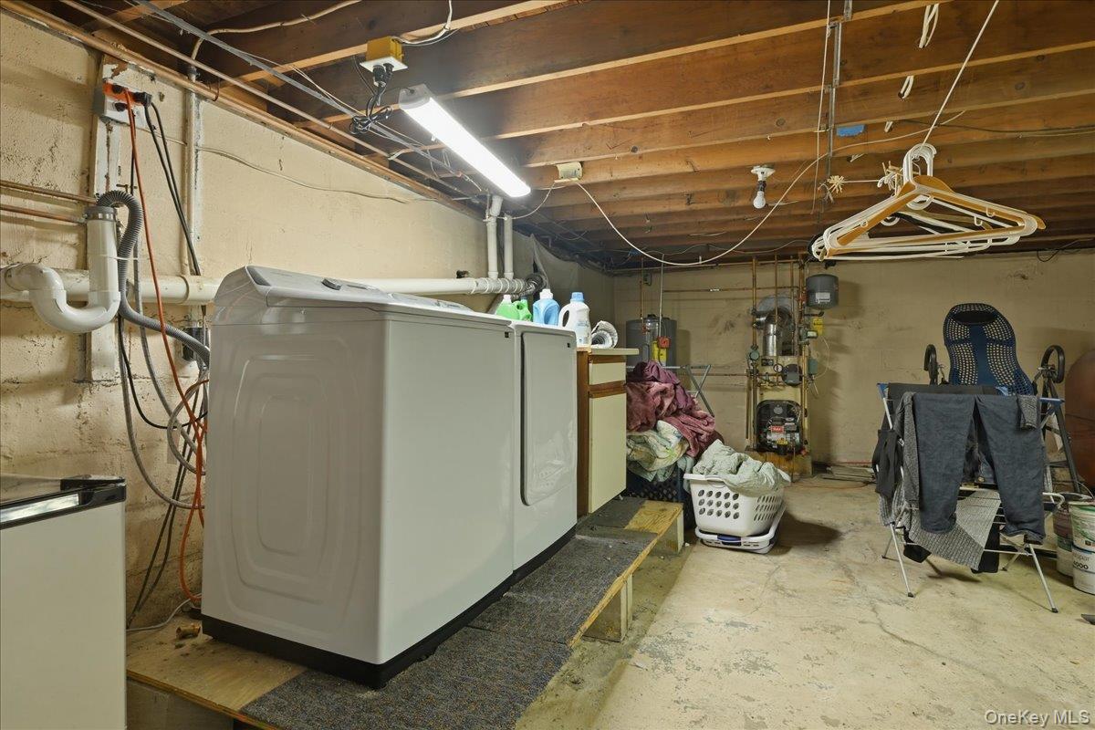 38 Bacon Lane, Babylon, NY 11702