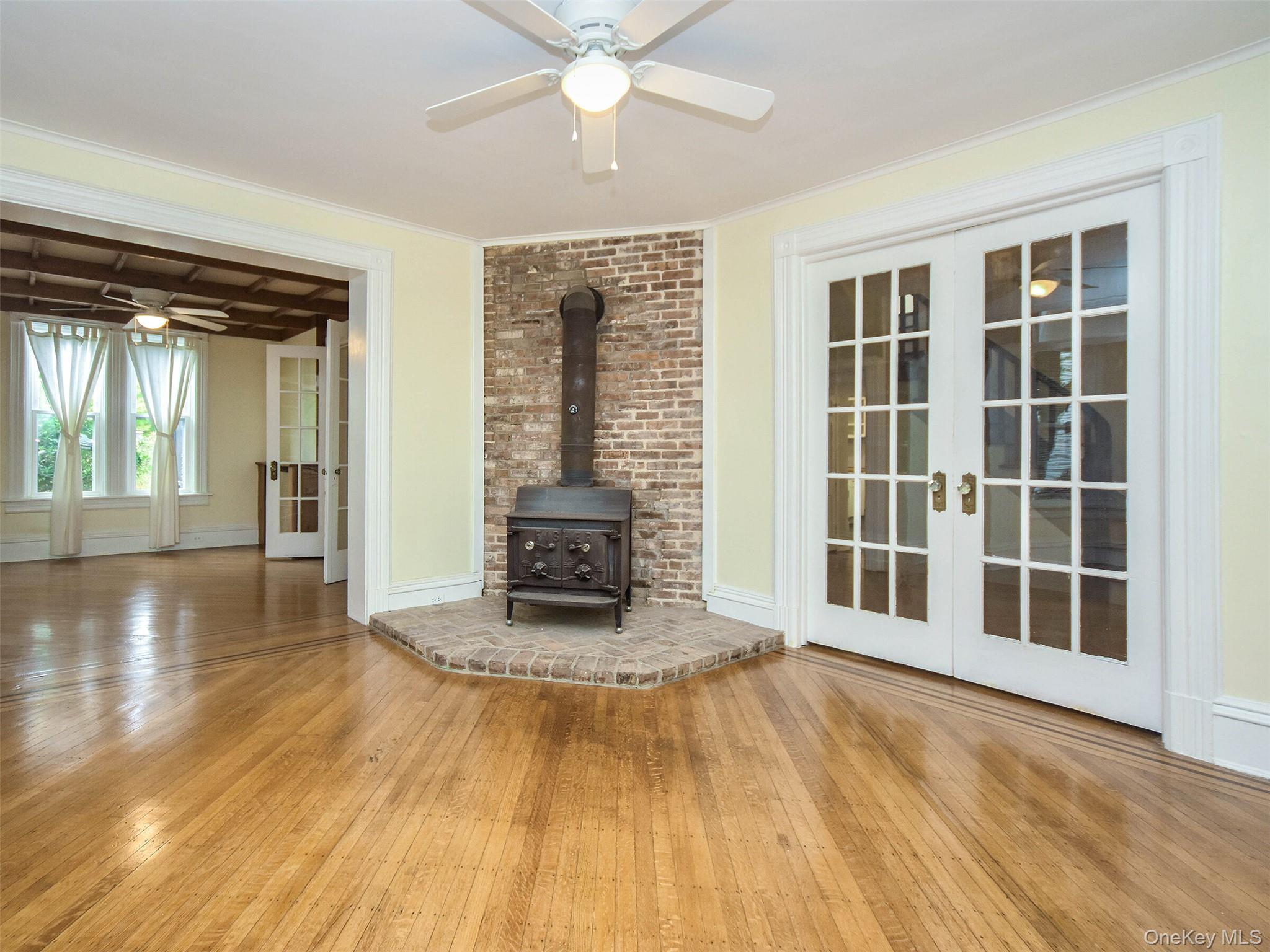 27 Summit Avenue, Sea Cliff, NY 11579