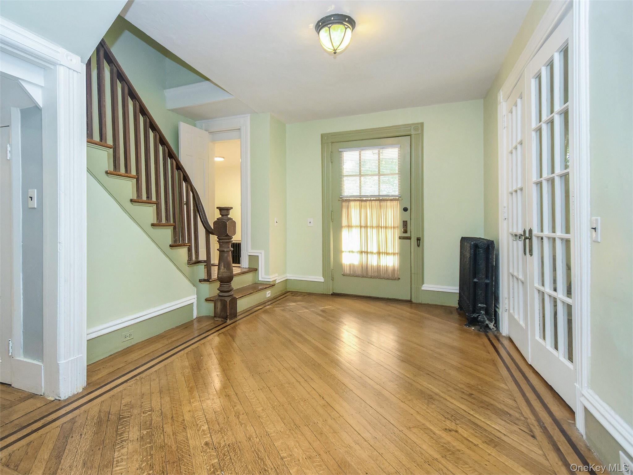 27 Summit Avenue, Sea Cliff, NY 11579