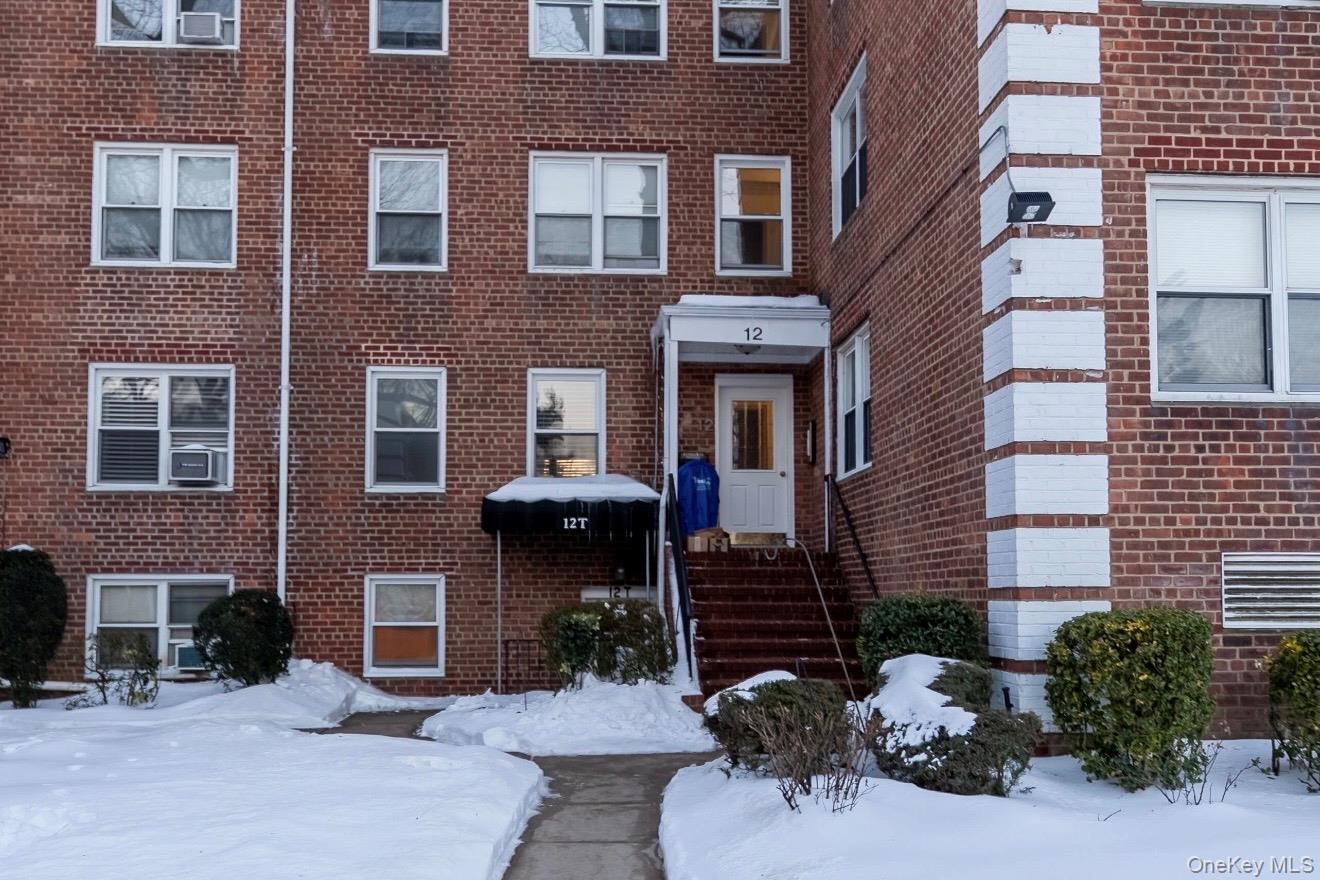 12 Edwards Street # 3B, Roslyn Heights, NY 11577