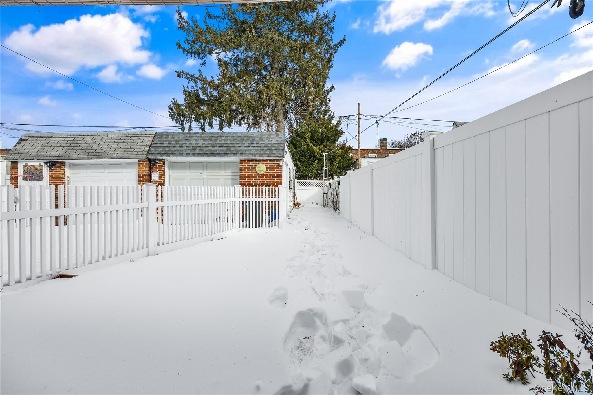 7717 85th Street, Glendale, NY 11385