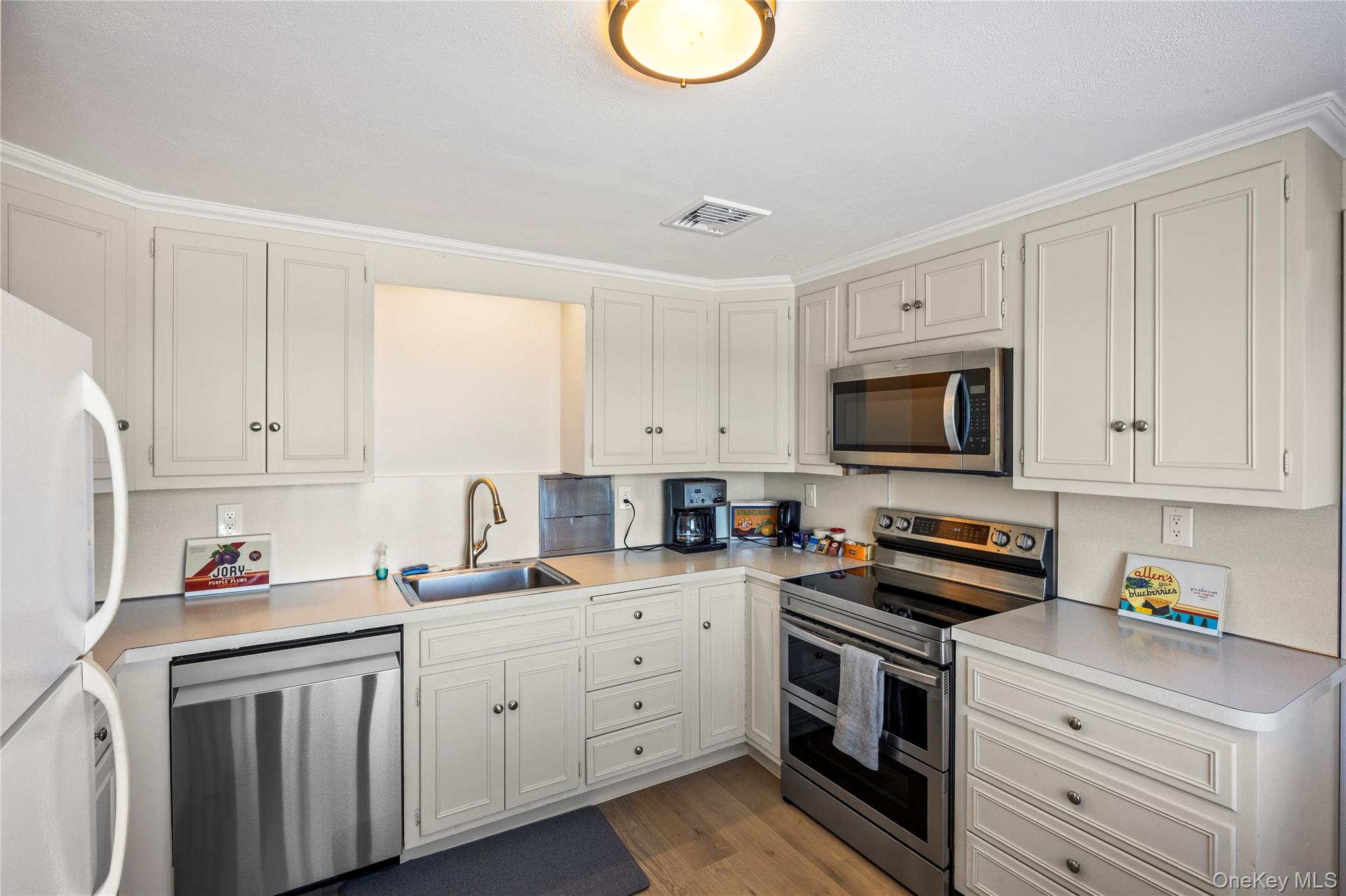 11 Seacliff Lane, Miller Place, NY 11764