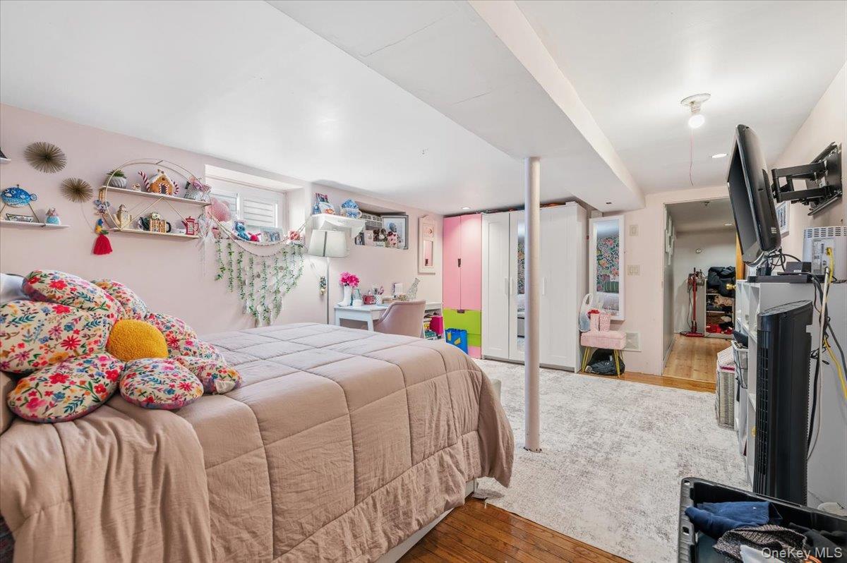 6915 69th Street, Glendale, NY 11385