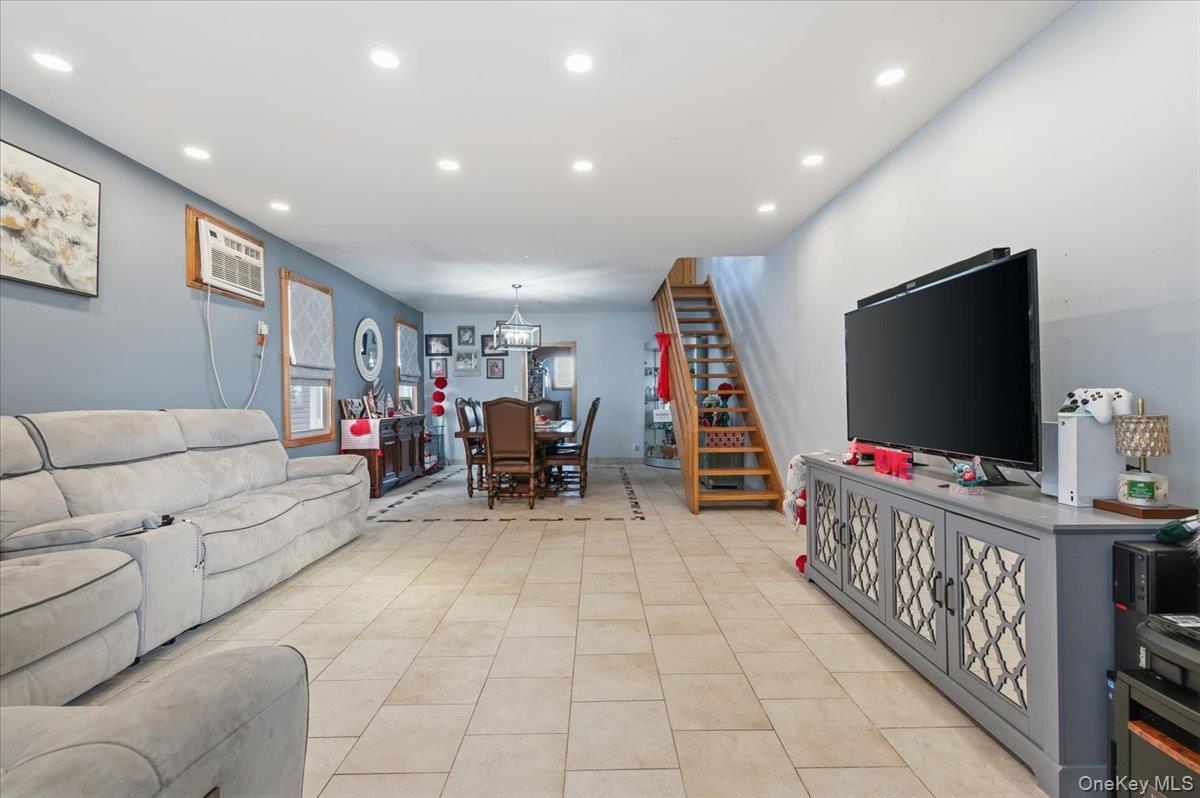 6915 69th Street, Glendale, NY 11385