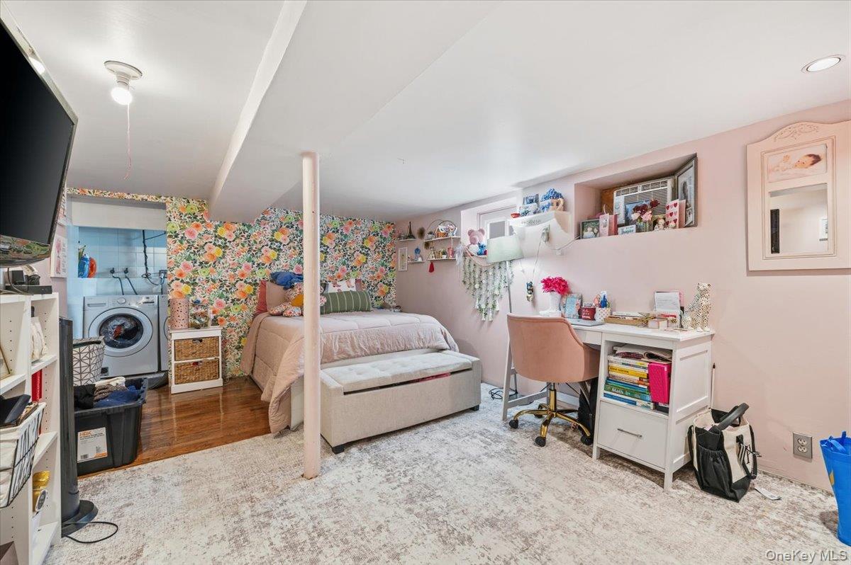 6915 69th Street, Glendale, NY 11385