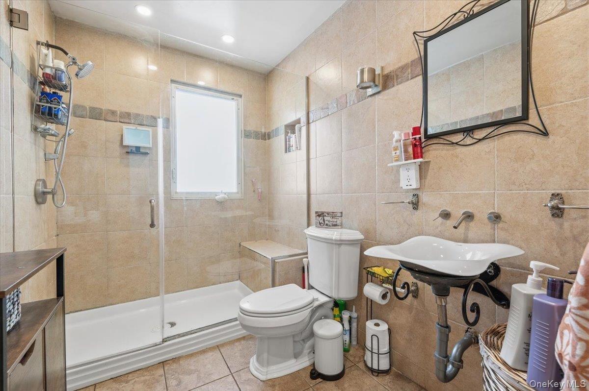 6915 69th Street, Glendale, NY 11385