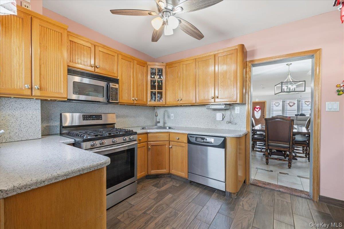 6915 69th Street, Glendale, NY 11385