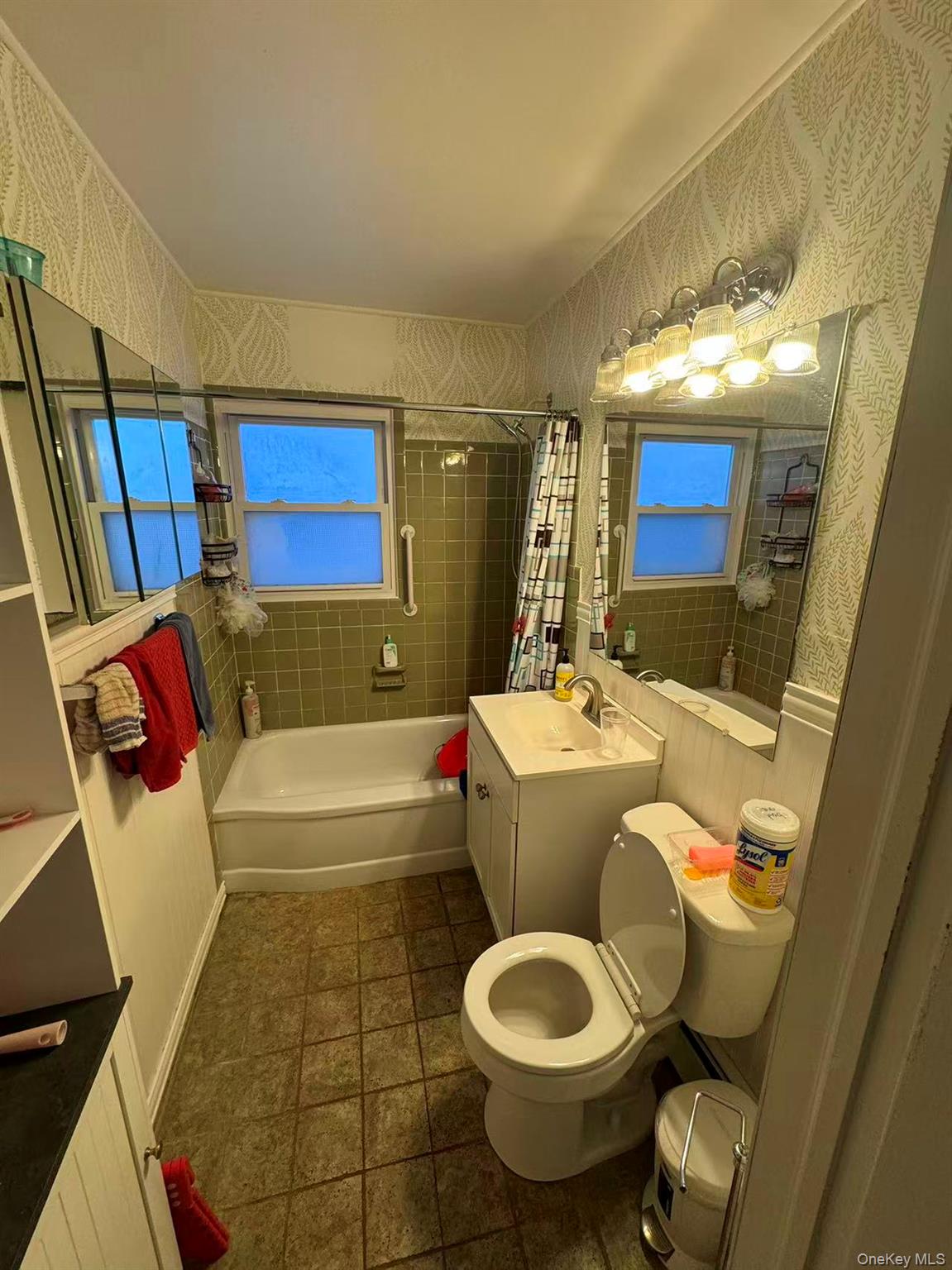 17 Cove Lane, Levittown, NY 11756