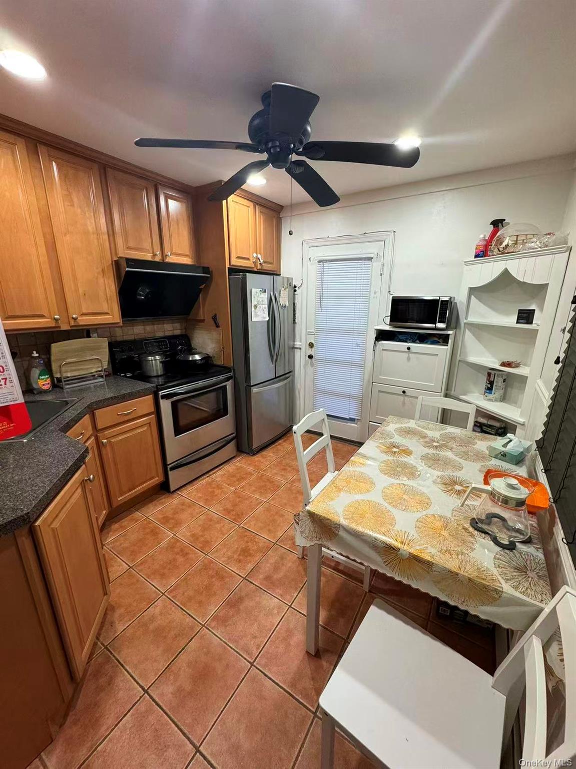 17 Cove Lane, Levittown, NY 11756