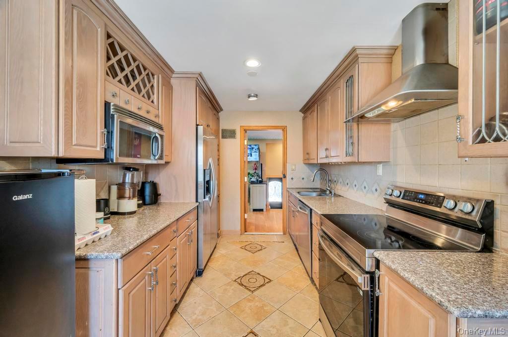 2 Valley Greens Drive, Valley Stream, NY 11581