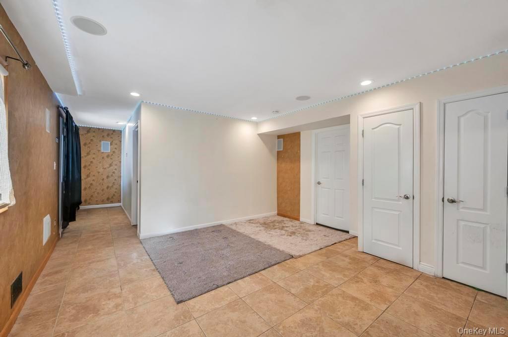 2 Valley Greens Drive, Valley Stream, NY 11581