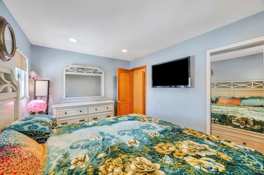 2 Valley Greens Drive, Valley Stream, NY 11581