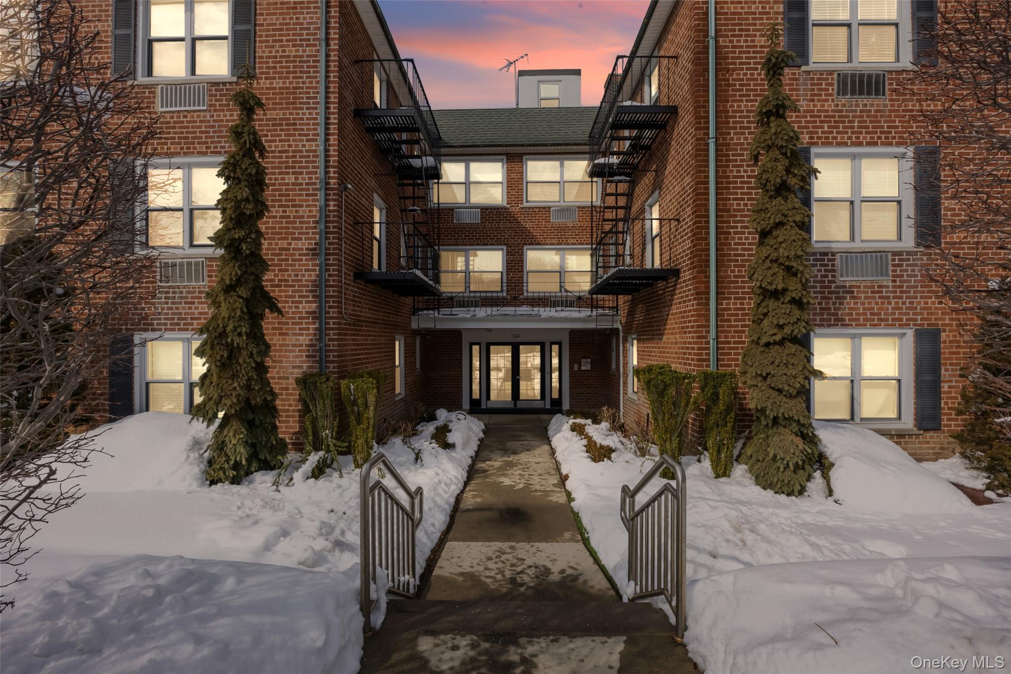 124 South Park Ave # 2-S, Rockville Centre, NY 11570