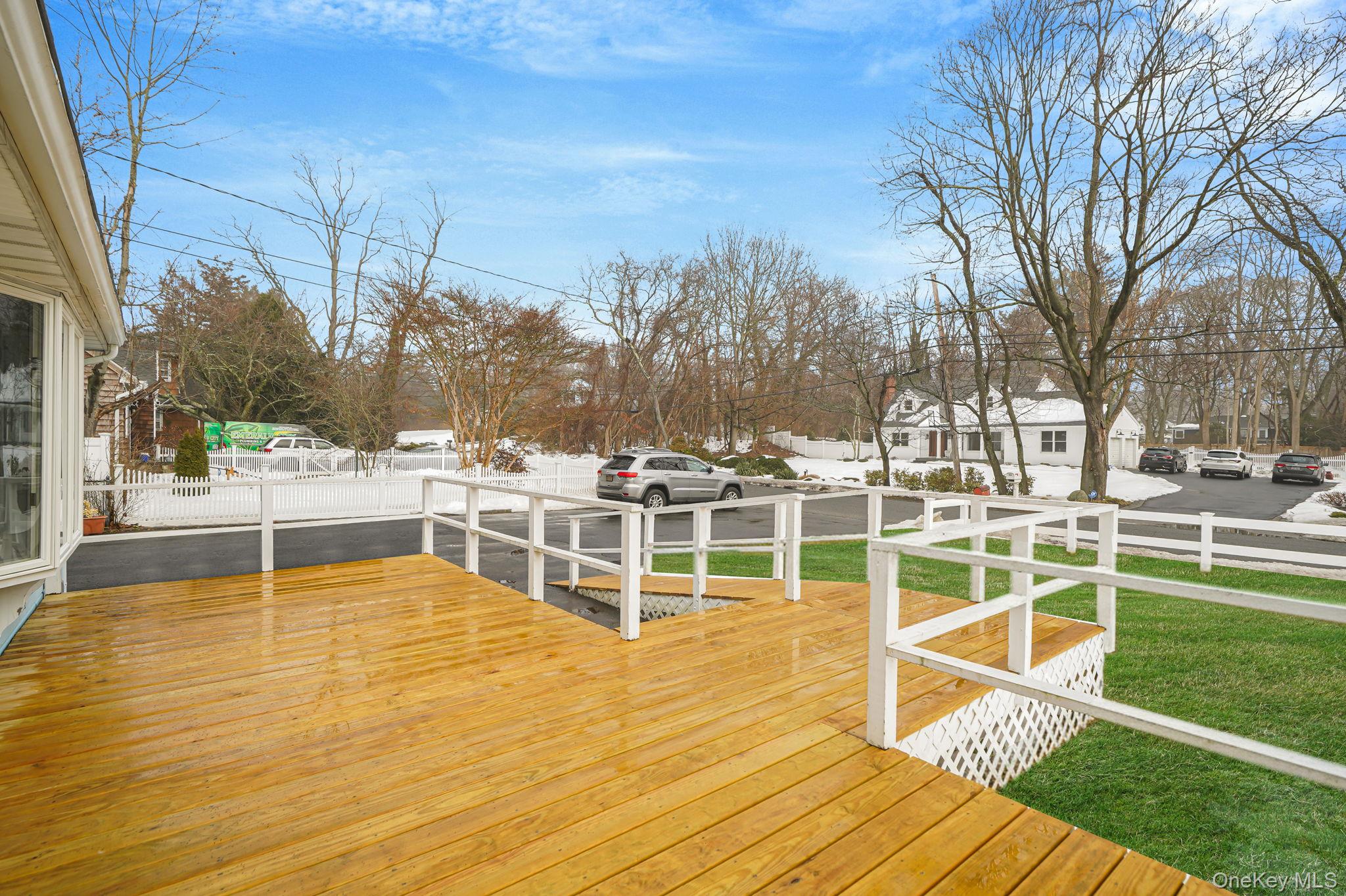 6 Noahs Path, Rocky Point, NY 11778