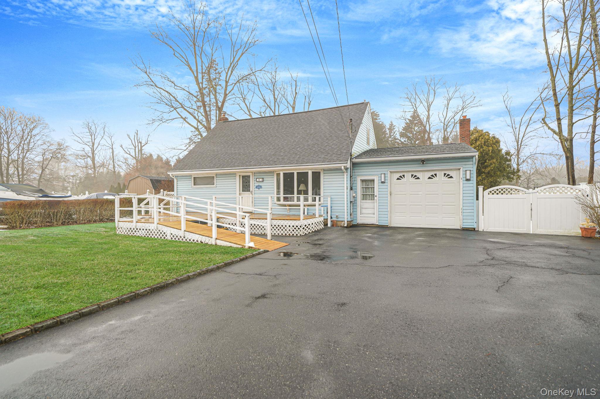 6 Noahs Path, Rocky Point, NY 11778