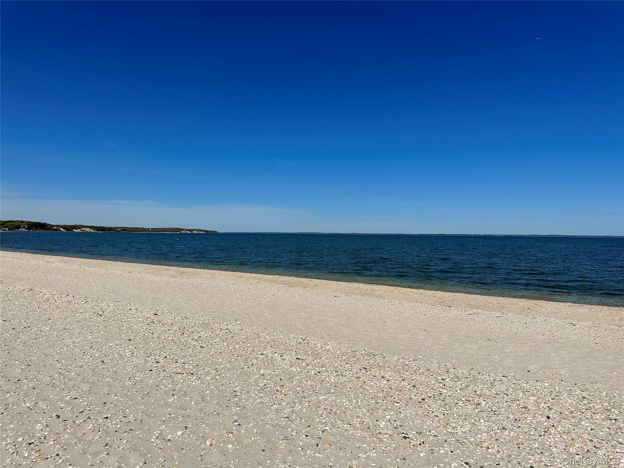 48 Oakhurst Road, Hampton Bays, NY 11946