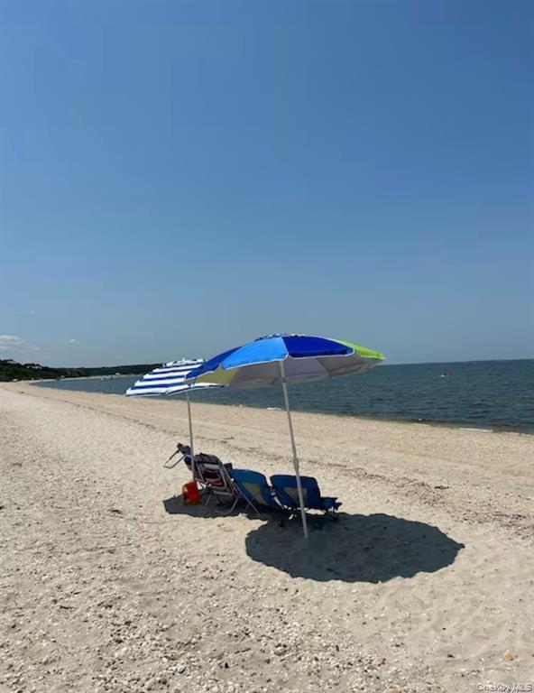 48 Oakhurst Road, Hampton Bays, NY 11946